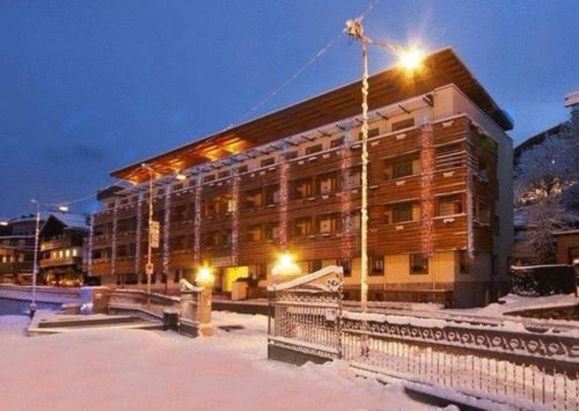 Radisson Residences Savoia Palace Cortina dʼAmpezzo Exterior foto