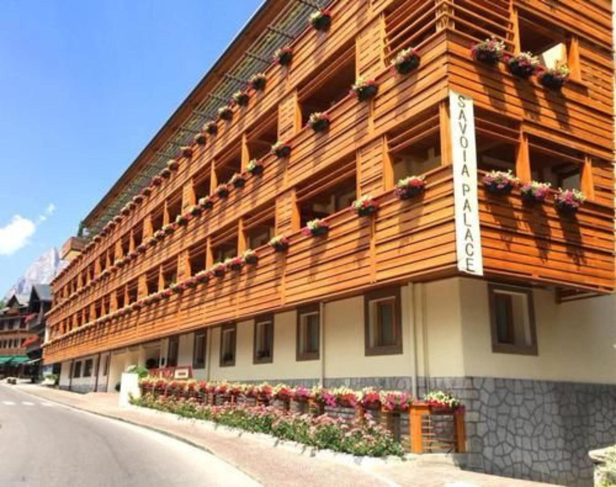 Radisson Residences Savoia Palace Cortina dʼAmpezzo Exterior foto